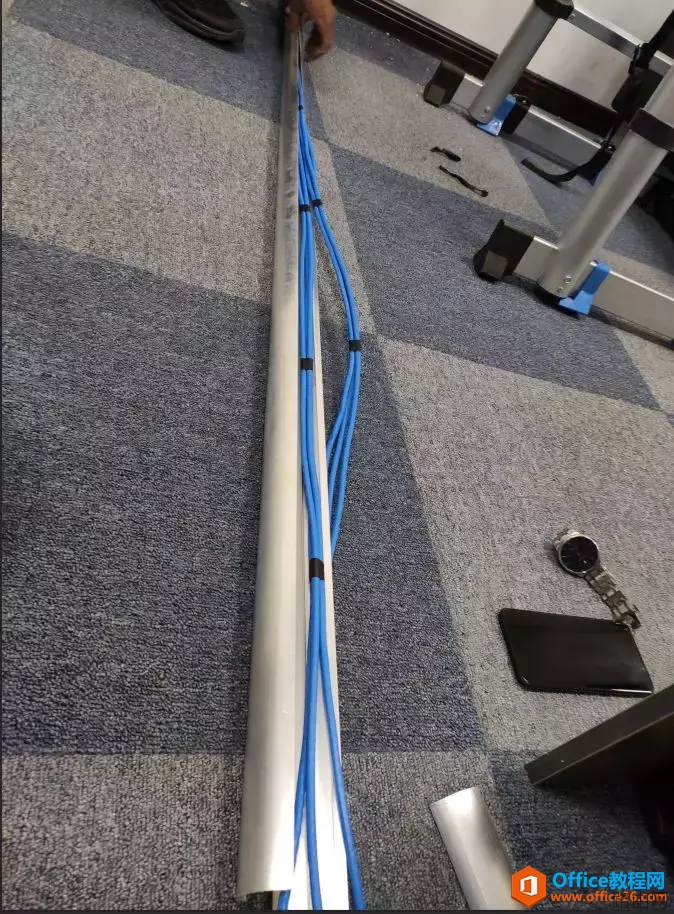 谁发明的这个线槽,两个人半天没整明白怎么用?