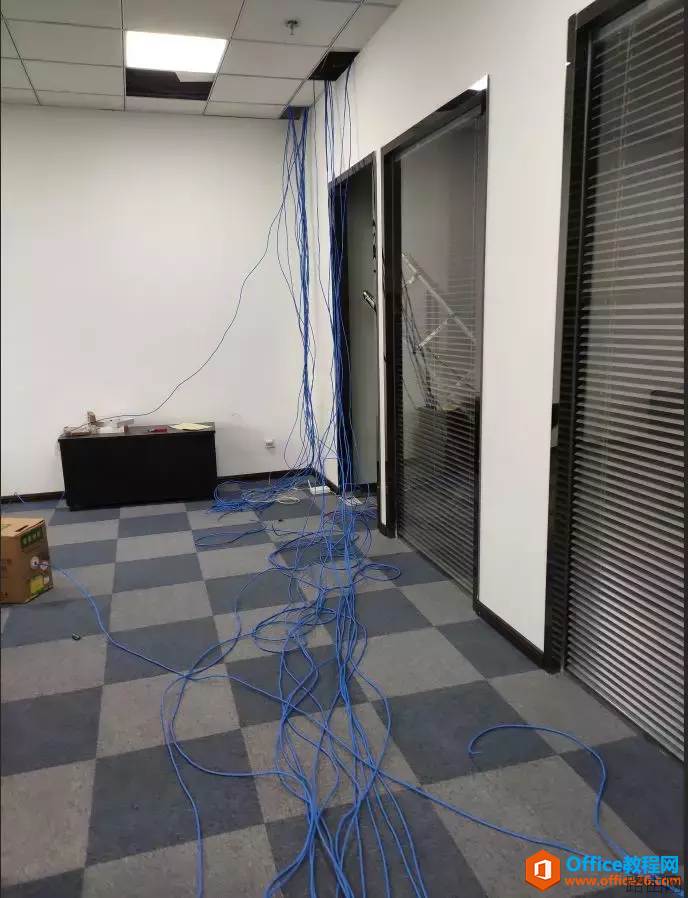 谁发明的这个线槽，两个人半天没整明白怎么用？