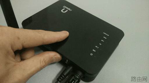 手把手教你使用手机设置路由器上网