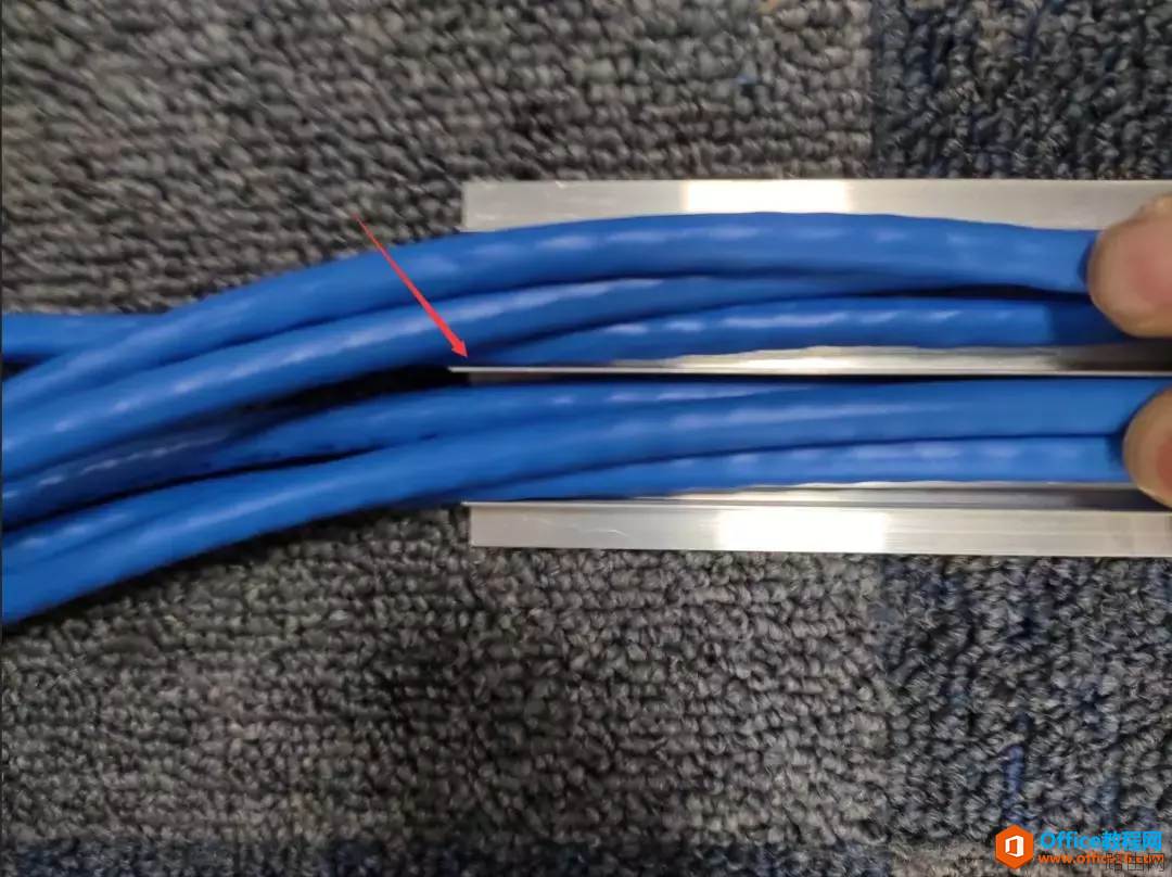 谁发明的这个线槽,两个人半天没整明白怎么用?