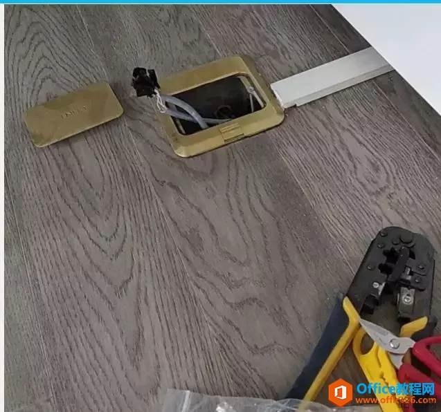 强电工师傅请注意了,以后再这样放网线就太不专业了现场实施出现的问题
