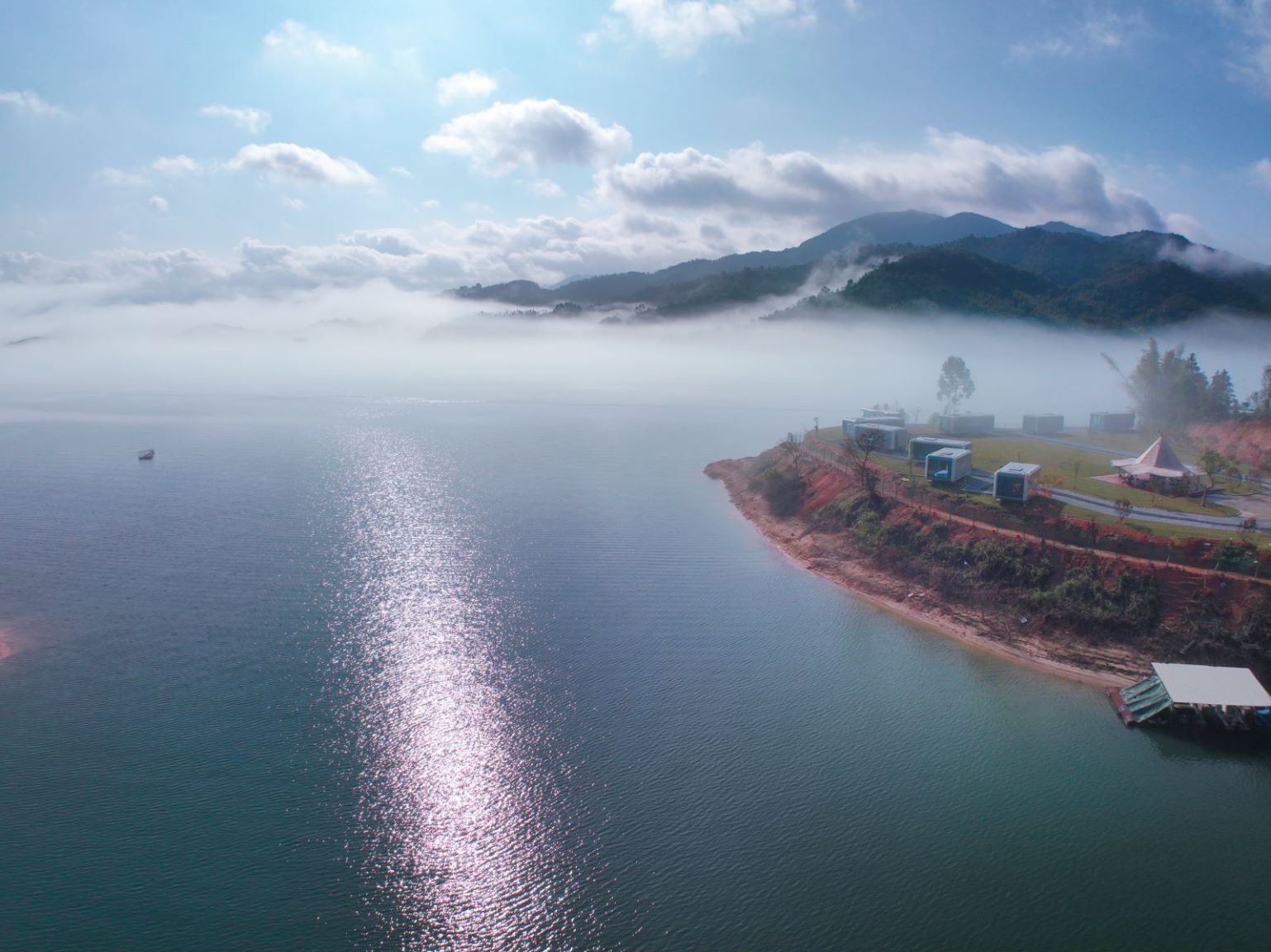 东源万绿湖·心乐青谷太空舱露营地