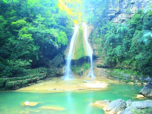 环江牛角寨瀑布景区