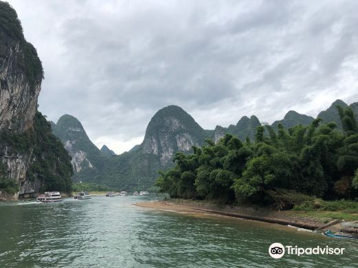 阳朔月亮水岩