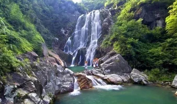 防城港瑶山大峡谷漂流景区