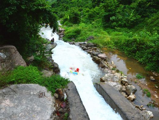 平乐仙境湖峡谷漂流