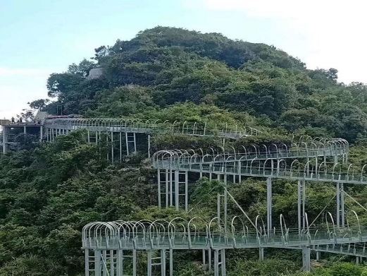 平果龙烈玻璃栈道景区