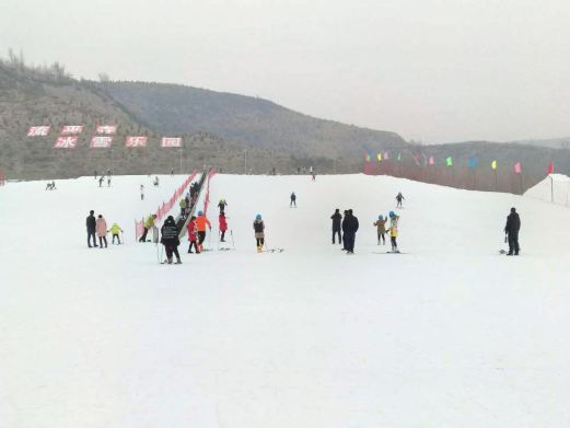张家口流平寺冰雪乐园