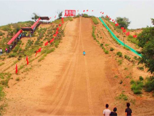 围场黄土山游乐园