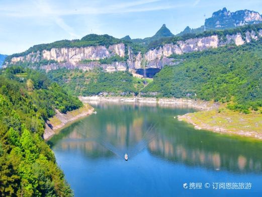 市恩施大清江红花峰林景区