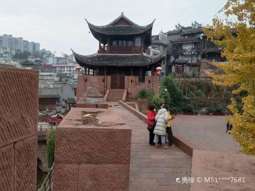 凤凰古城西门城楼