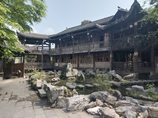 凤凰满家古苗寨