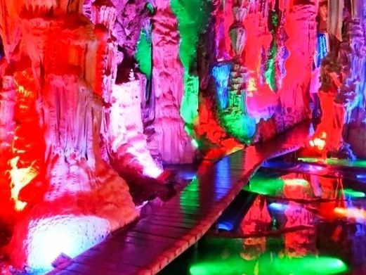 本溪县关山湖溶洞