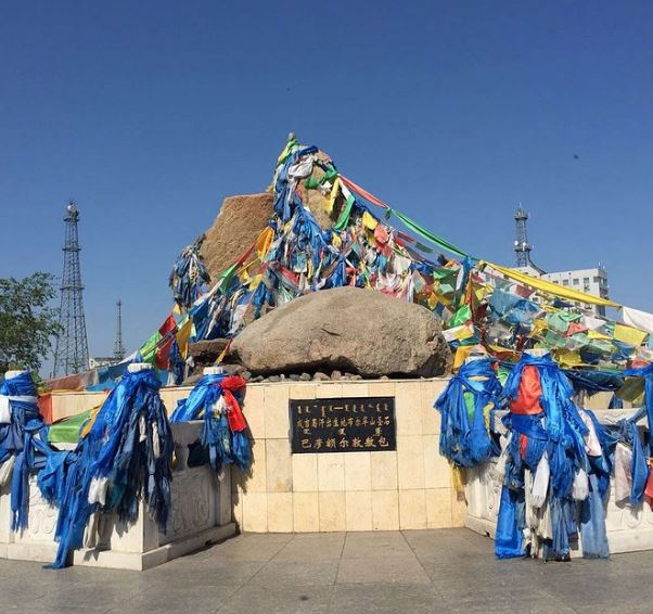 呼伦贝尔成吉思汗出生地布尔罕山圣石巴彦额尔敦敖包