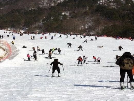 科右前旗雪村滑雪场