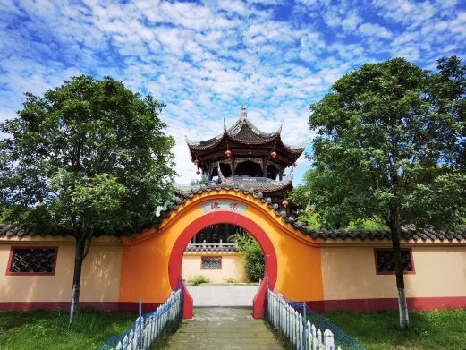 彭州龙兴寺