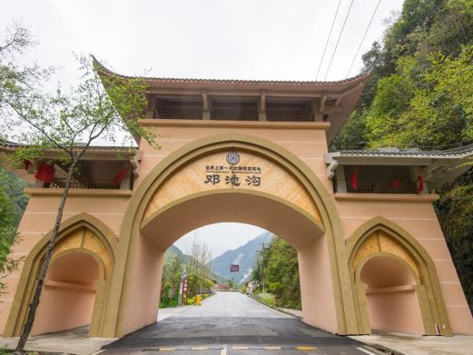宝兴蜂桶寨邓池沟景区