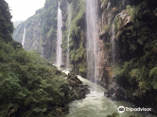 理县米亚罗岷江大峡谷
