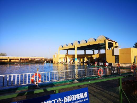 吉木萨尔五彩湾古海温泉