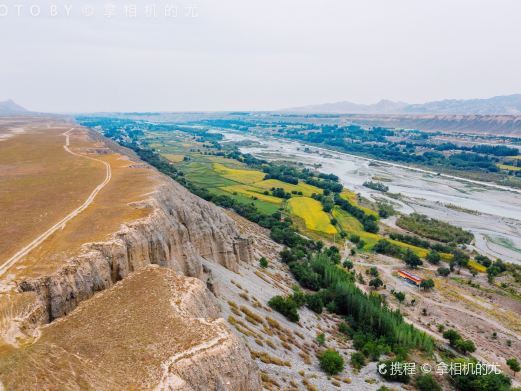 玛纳斯河大峡谷