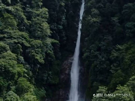墨脱背崩瀑布