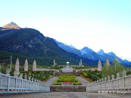 玉龙东巴王国景区