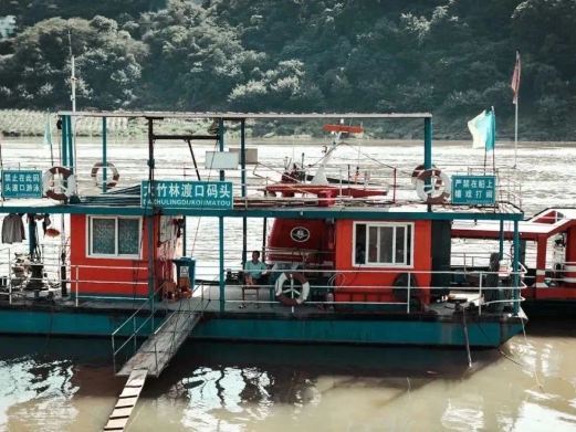重庆凤溪沱观光轮渡